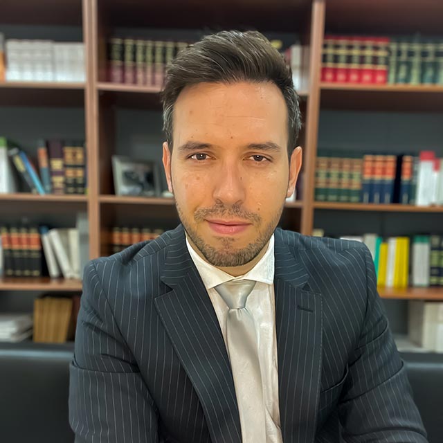 Santiago A. Palavecino, Socio Fundador del estudio jurídico, Abogado especializado en derecho laboral y empresarial